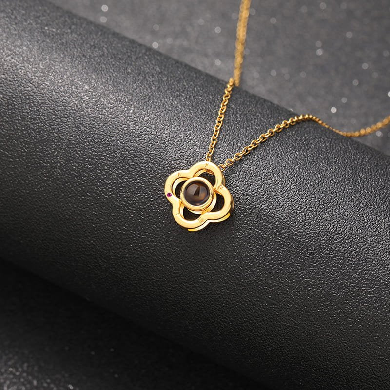 Aurora Clover Projection Necklace - Hidden Forever