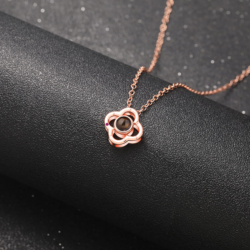 Aurora Clover Projection Necklace - Hidden Forever