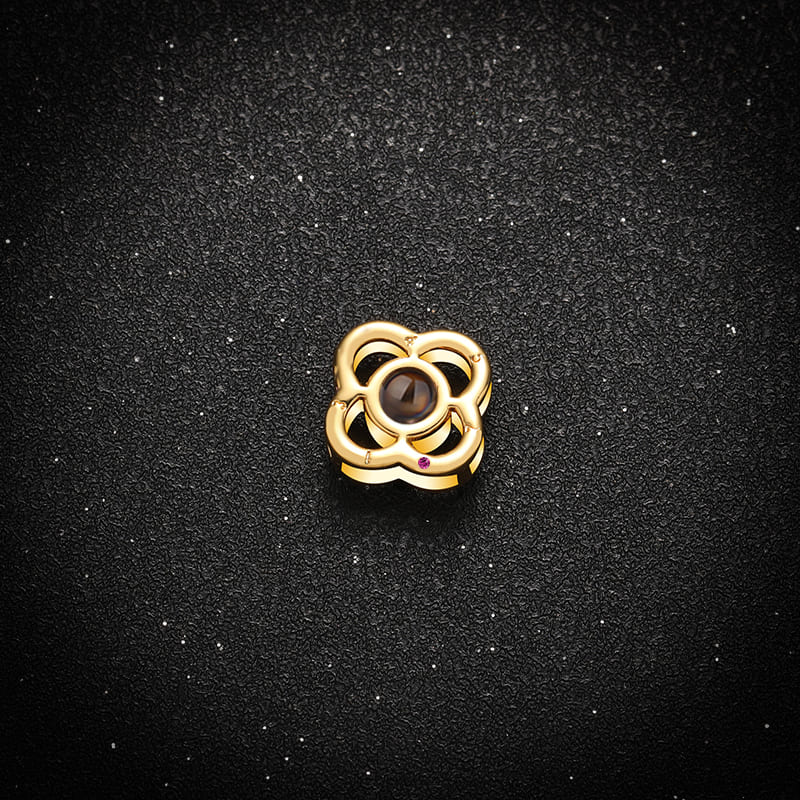 Aurora Clover Projection Necklace - Hidden Forever