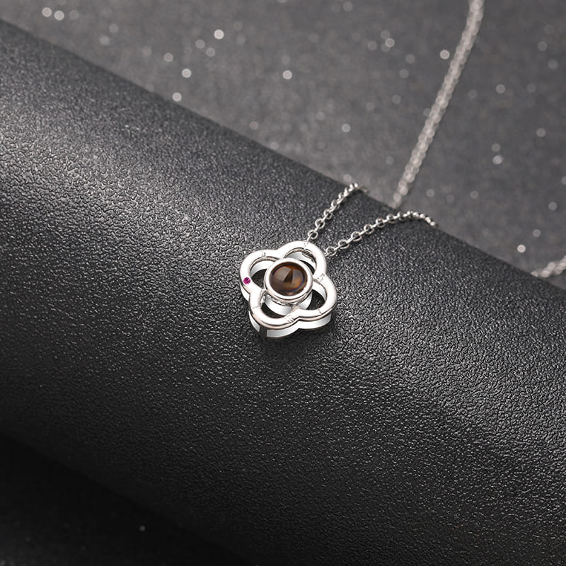 Aurora Clover Projection Necklace - Hidden Forever