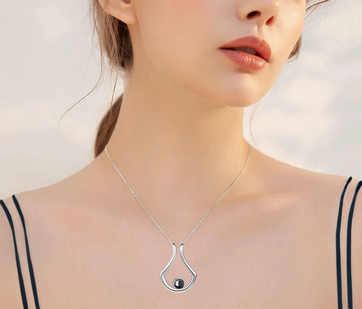 U shaped online pendant necklace